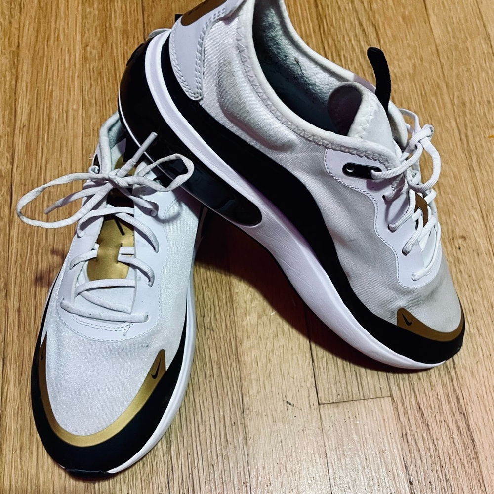 NIKE Air Max Women's 9